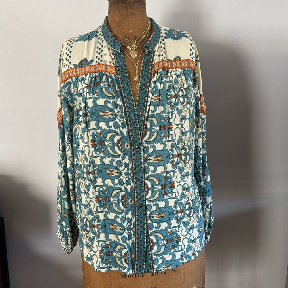 Size L blouse w/a cream,orange , turquoise flower motif
